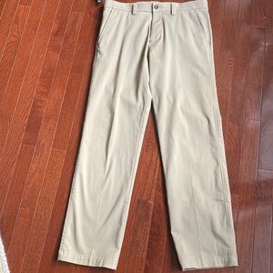 Haggar Men’s Straight Fit Khaki Pants (32x32)